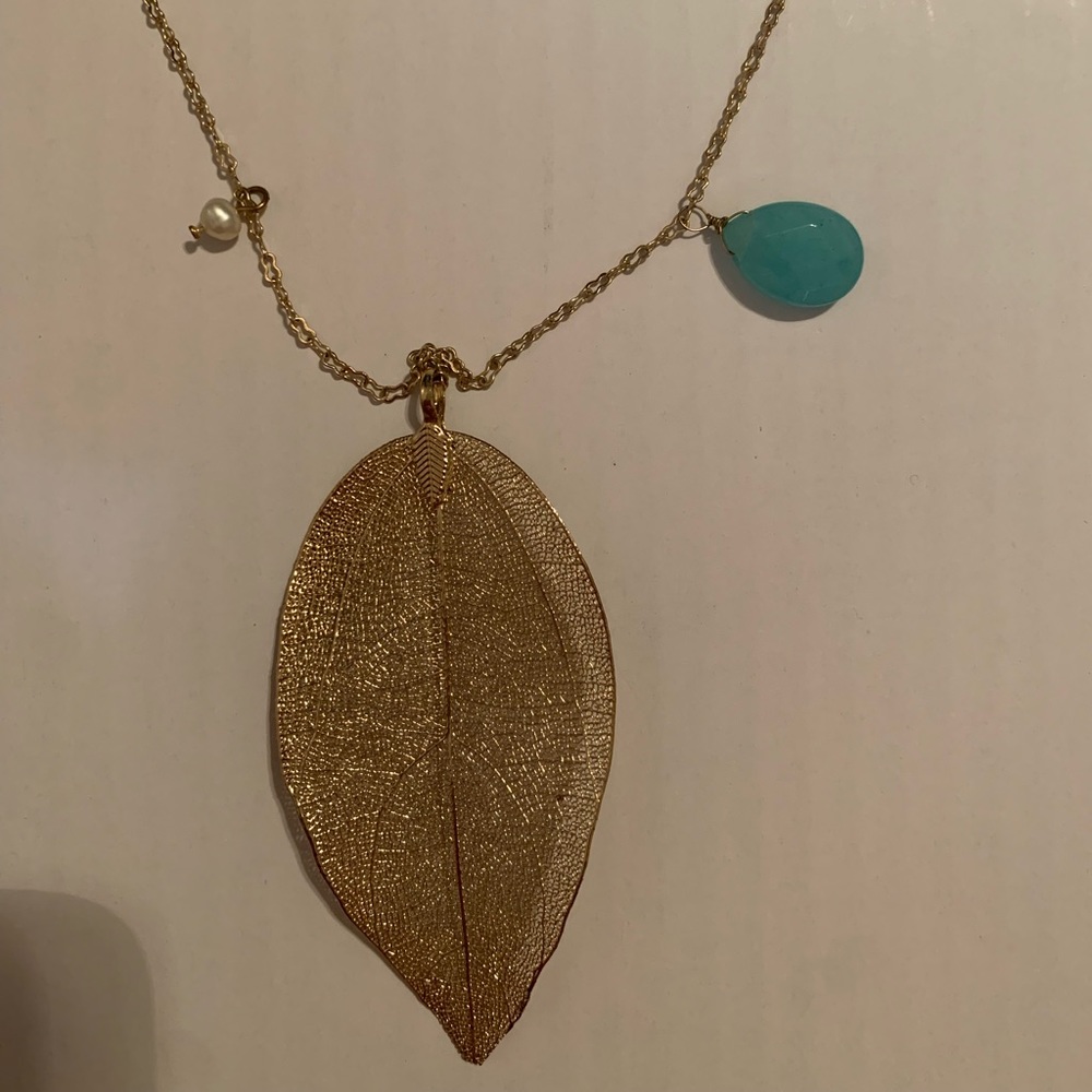 🍉 Gold leaf necklace w/ pearl & aqua stone!